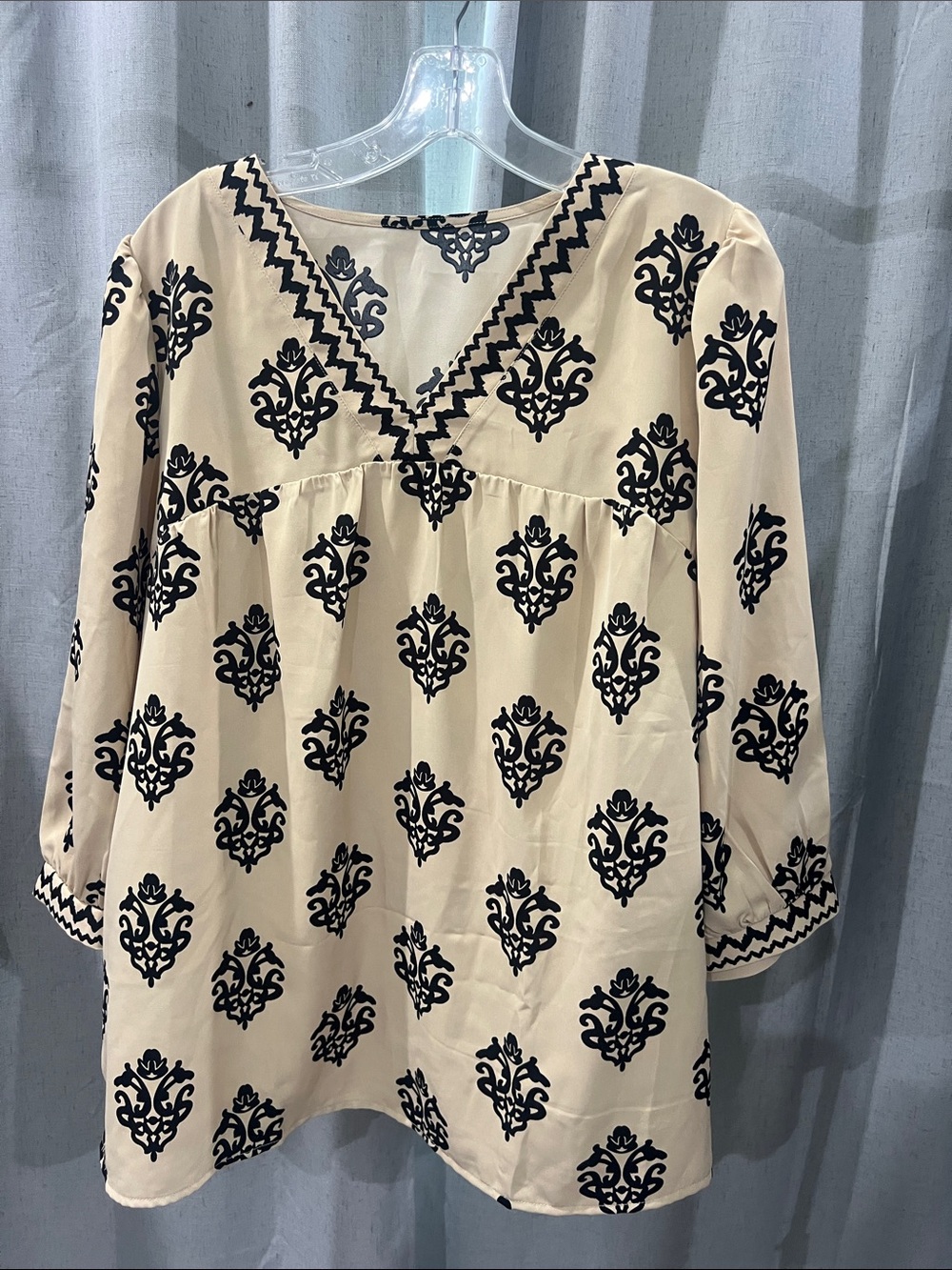 Women’s Cream V-Neck Printed Tunic Top - Picture 1 of 1